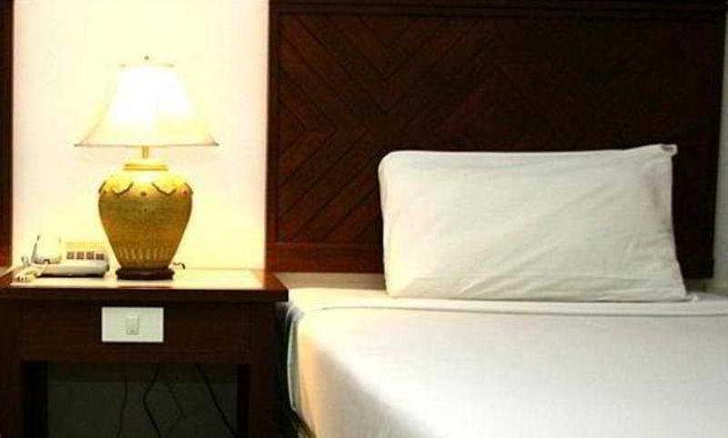 Rattana Mansion Hotel Phuket Kültér fotó