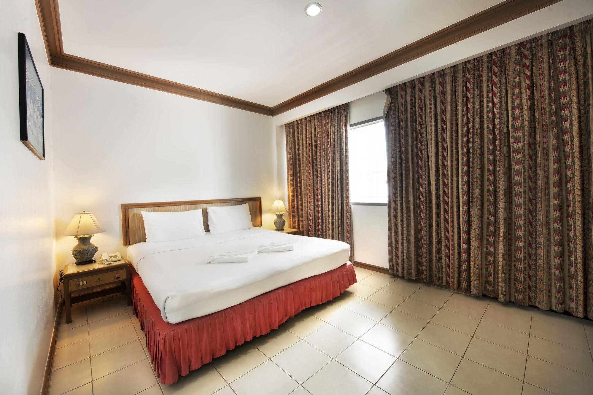 Rattana Mansion Hotel Phuket Kültér fotó