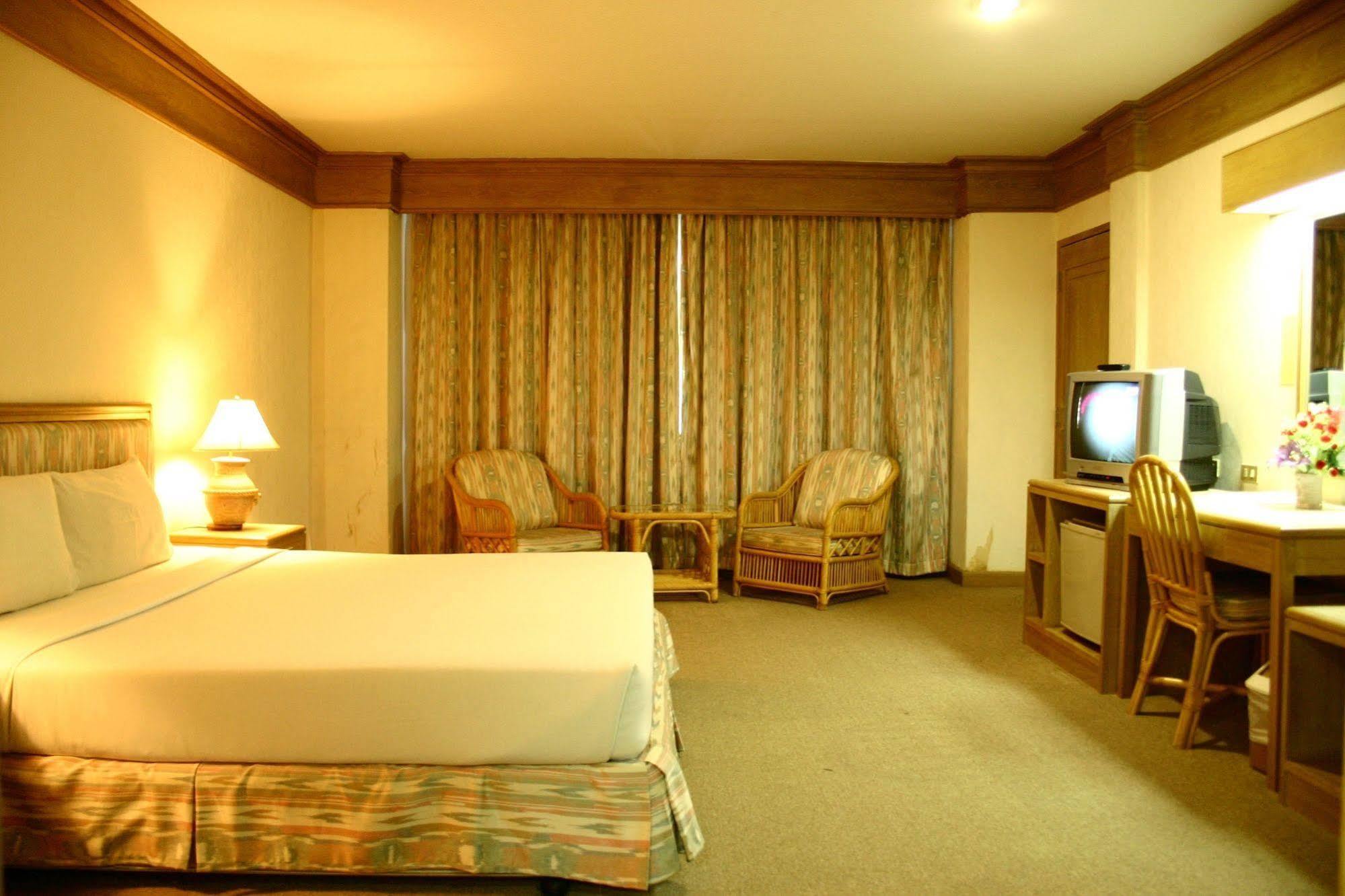 Rattana Mansion Hotel Phuket Kültér fotó
