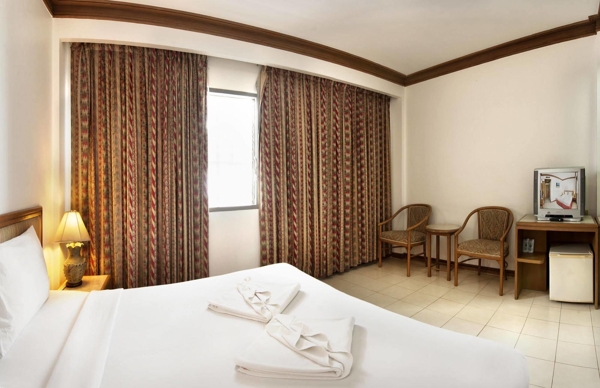 Rattana Mansion Hotel Phuket Kültér fotó
